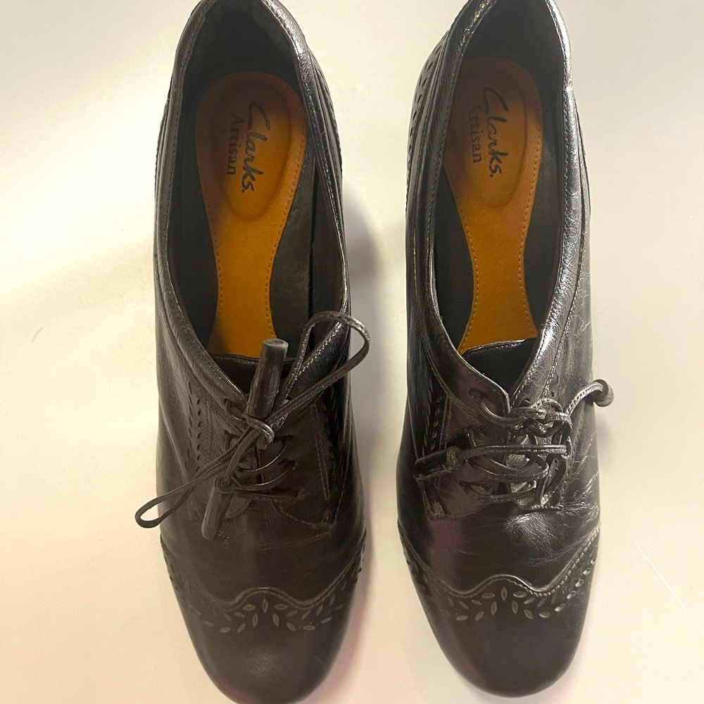 Brand NEW Sz.9 Clarks Artisan Oxford Heels